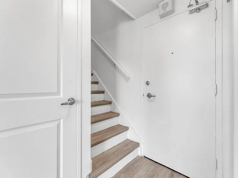 181 Queen Mary Rd — Photo 2
