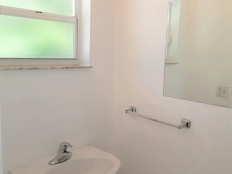 3221 SW 15th Ave — Photo 8