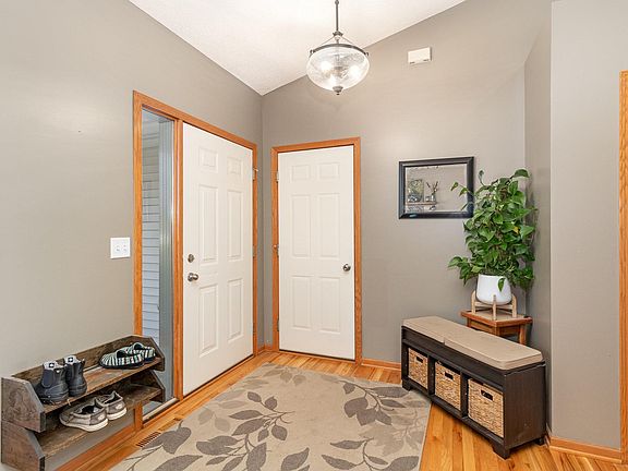4th image of 1104 9th St SE