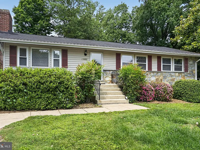 1452 Dewberry Ct — Photo 1