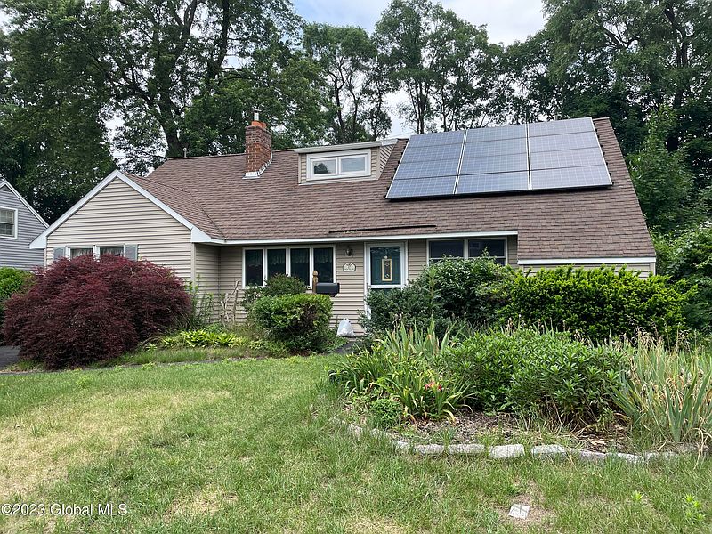 2nd image of 27 Knob Hill Road