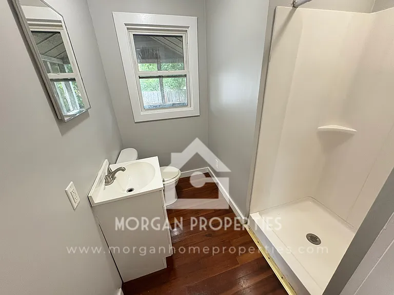 220 W 38th St — Photo 5