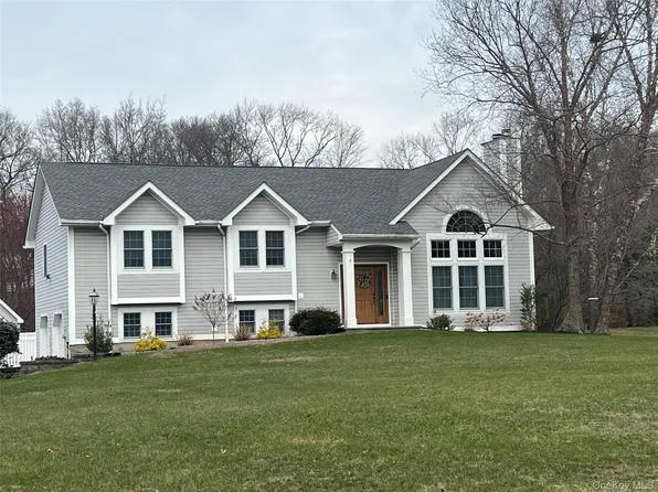 30 Huckleberry Lane, Hopewell Junction, NY 12533