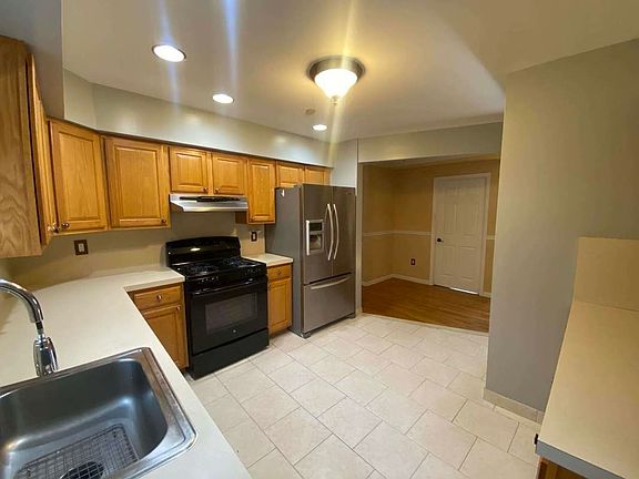 5th image of 77 Dahlgren Pl APT 2B