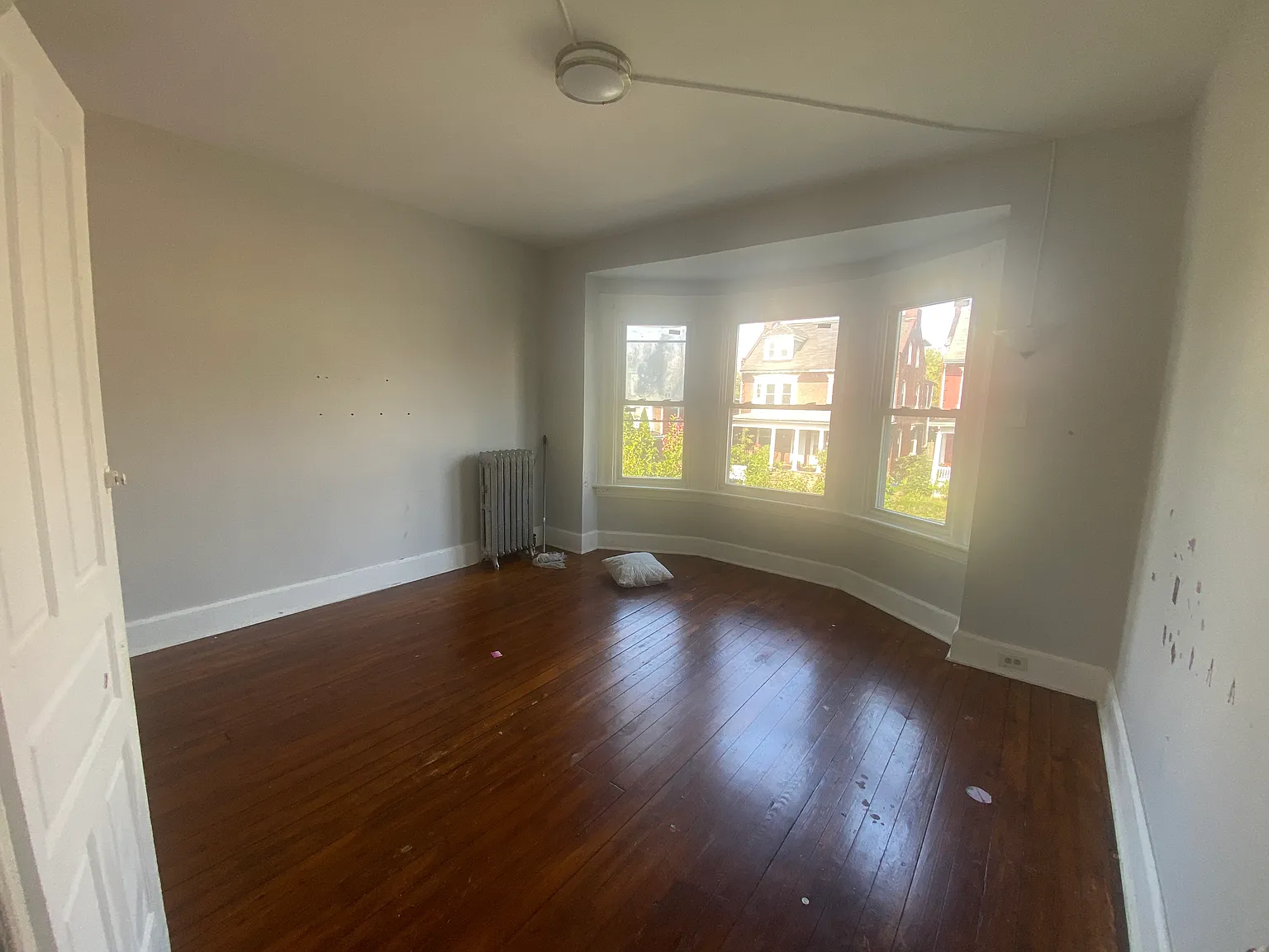 3 bed, 1400 sqft, $1,550 — Photo 1