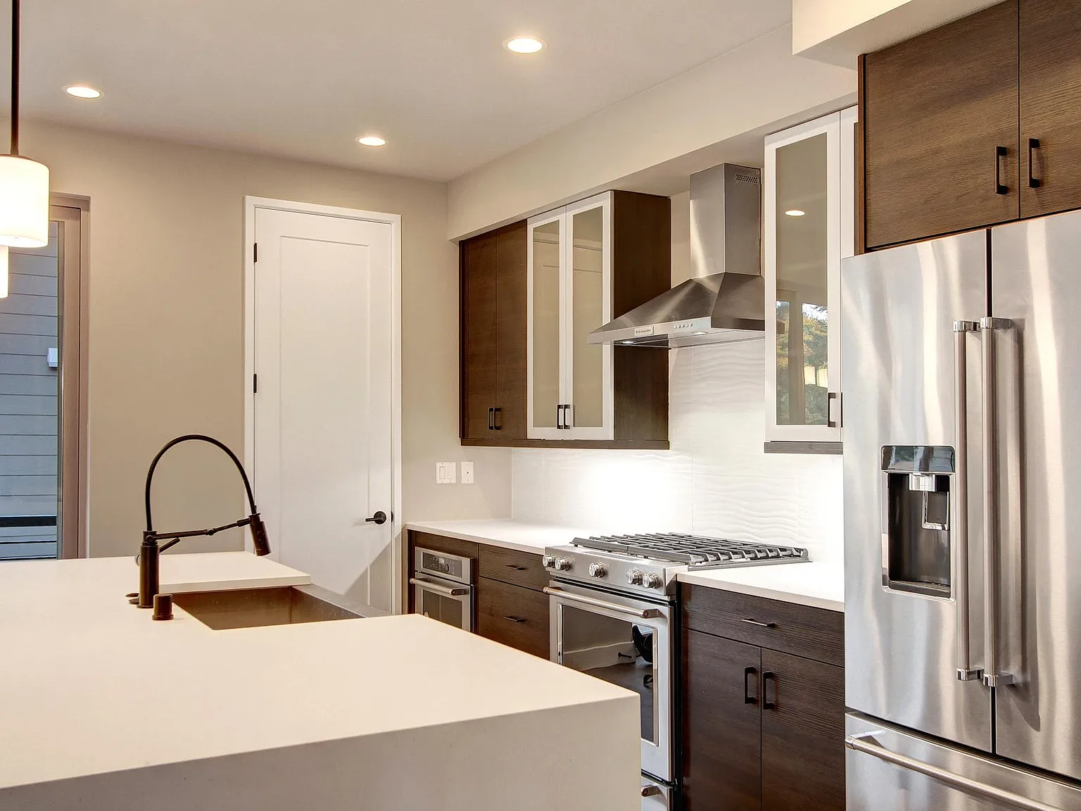 4 bed, 3.5 bath, 2035 sqft, $4,800 — Photo 4