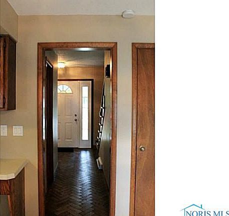 3rd image of 121 Hidden Cove St