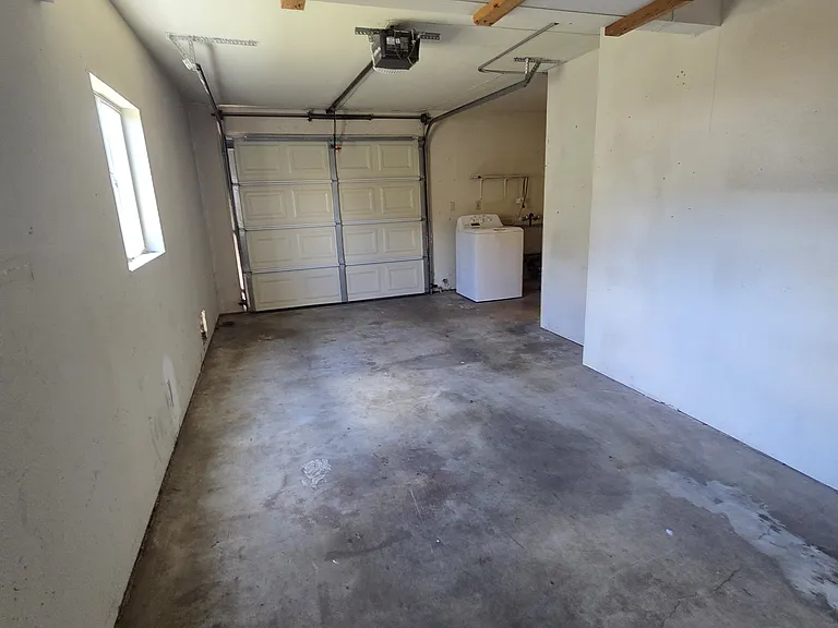 4568 Illinois St — Photo 11