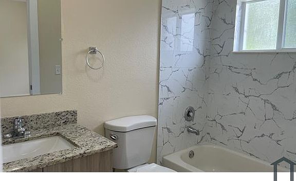 5th image of 2352 NW 64th St Unit B