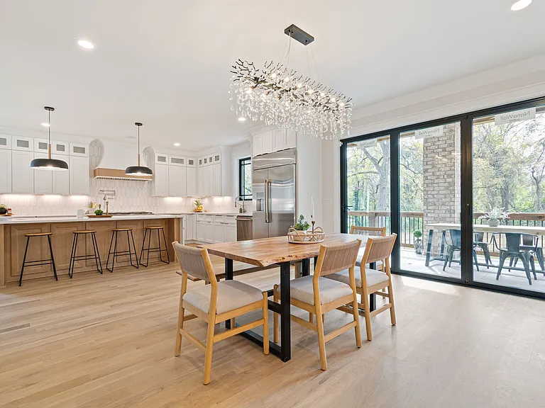 1240 Kenmore Pl — Photo 32