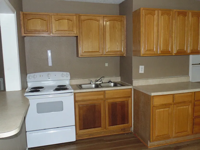 706 N Burns Rd — Photo 3