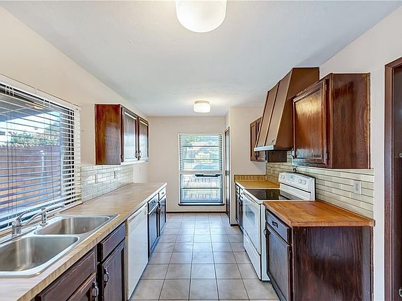 2nd image of 5113 Avery Ln