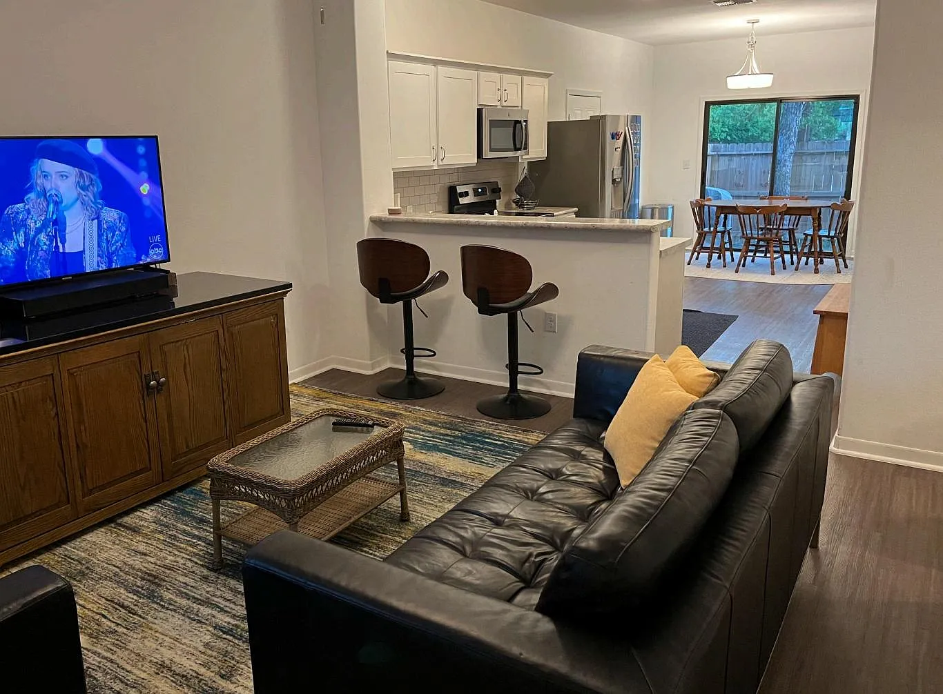 2 bed, 912 sqft, $1,340 — Photo 3