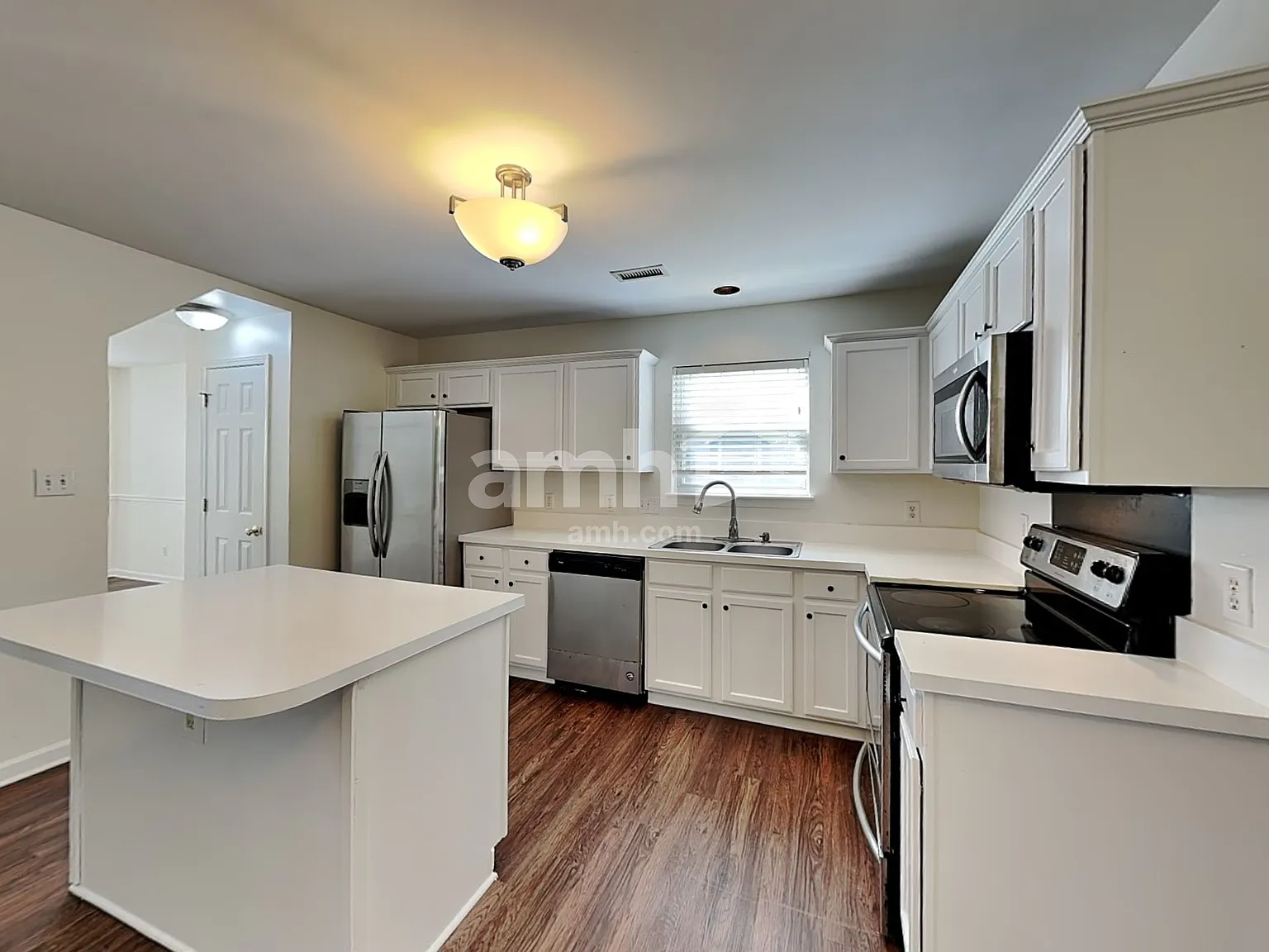 3 bed, 2.5 bath, 1717 sqft, $2,025 — Photo 3