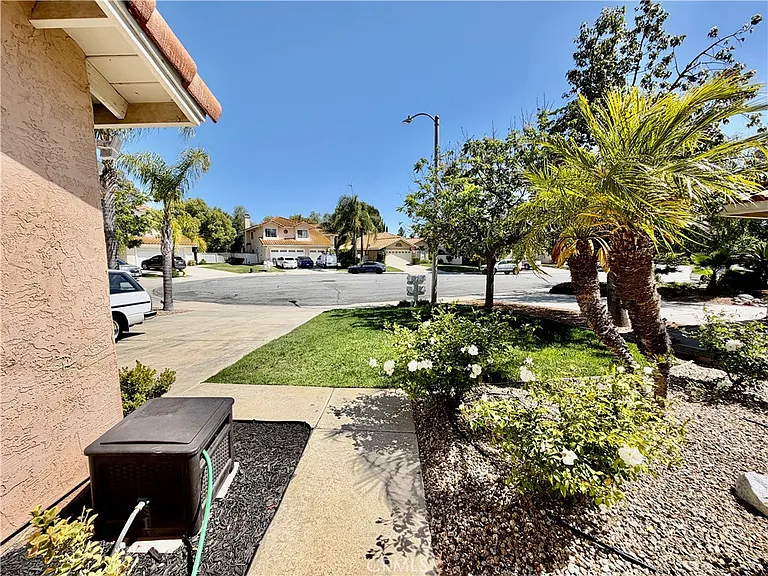 39711 Barberry Ct — Photo 59