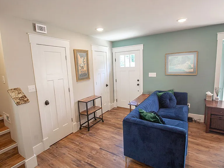 3104 Oak Lawn Dr — Photo 2