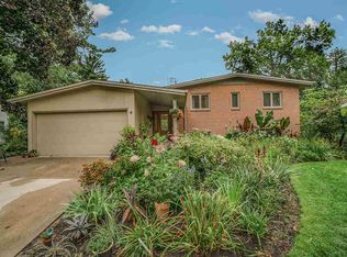8 Crescent Ct, Midland, MI 48640