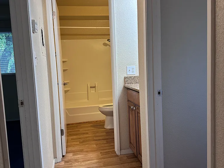 504 Northbank Ct #12 — Photo 5
