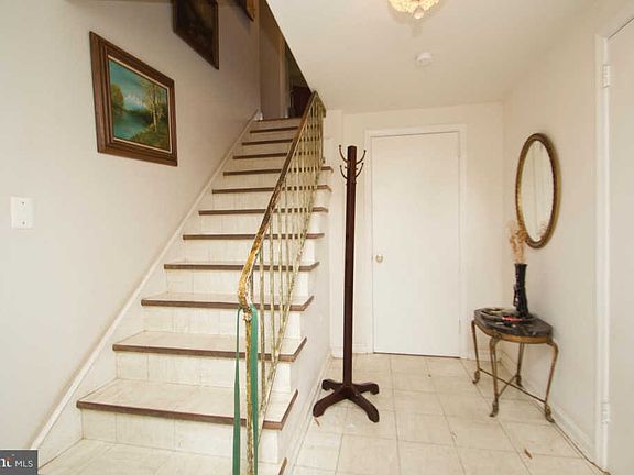 3rd image of 8507 Freyman Dr