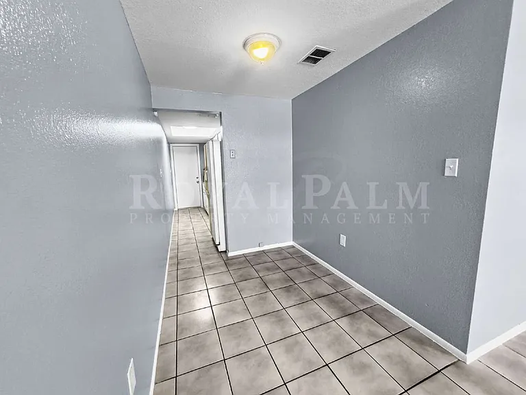 6617 Warwick Cir — Photo 12