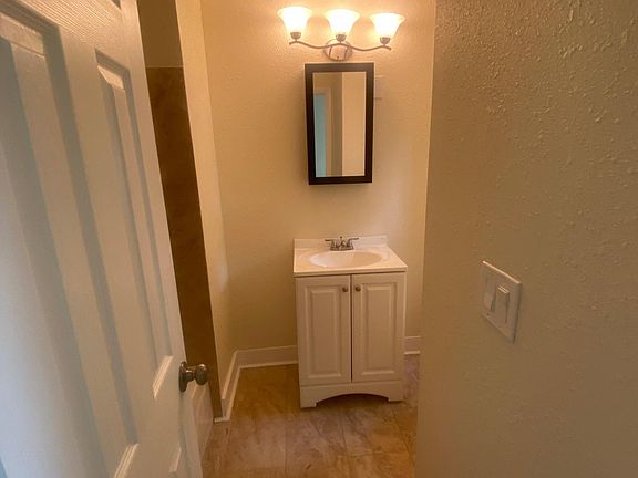 5th image of 422 Kercher St #422