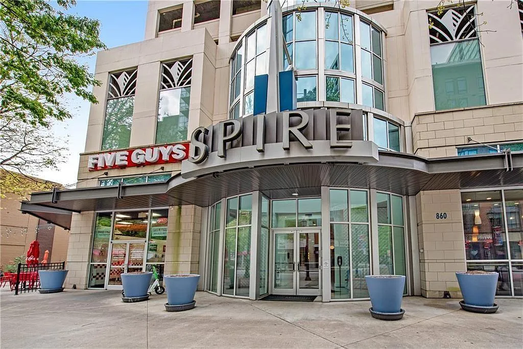 1 bed, 1.5 bath, 606 sqft, $1,900 — Photo 3
