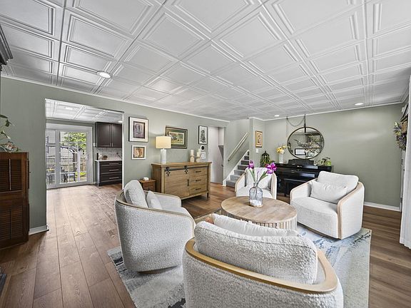 4th image of 380 Highbury Cres