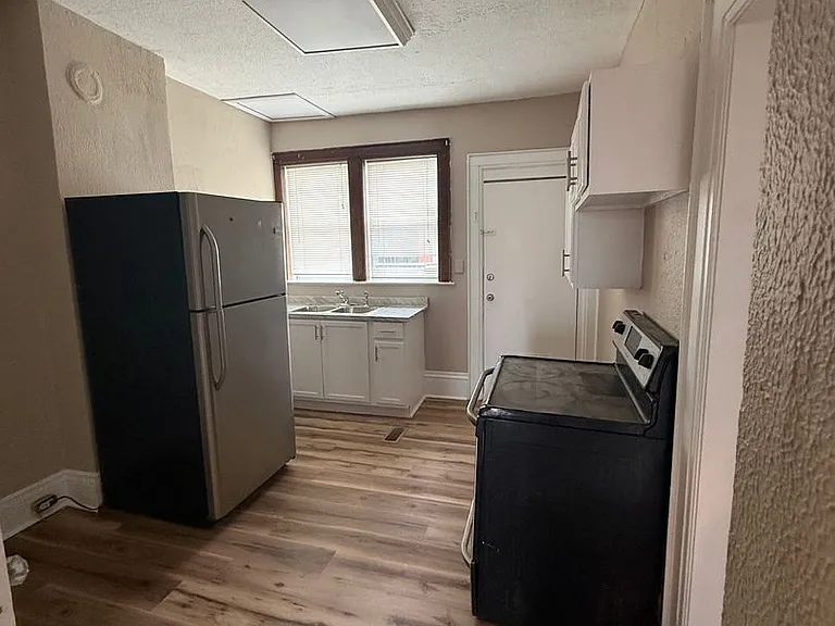 1422 Lewis St — Photo 5