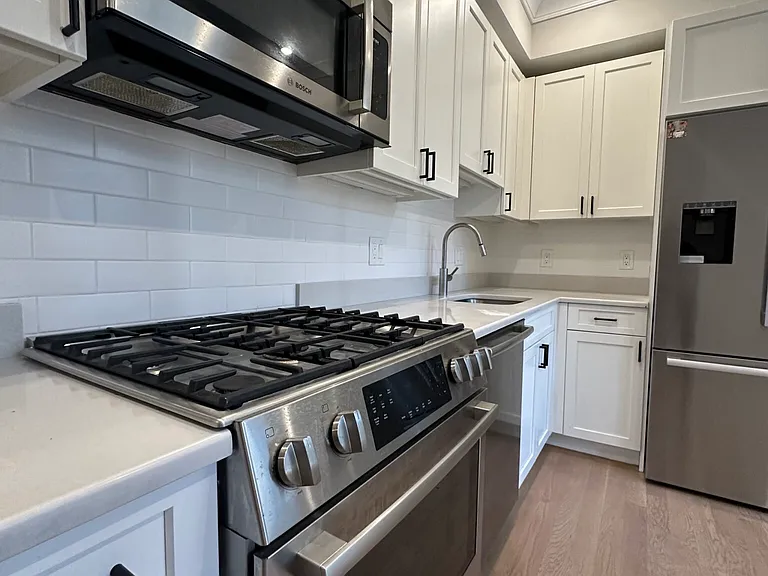47 Englewood Ave #8 — Photo 2