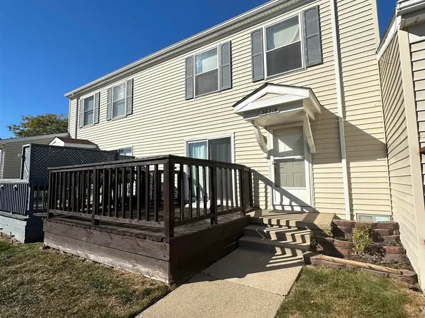 28219 Raleigh Crescent Dr, Chesterfield, MI 48051