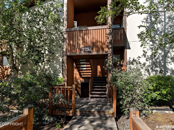 7252 Foxridge Cir #11-C, Anchorage, AK 99518