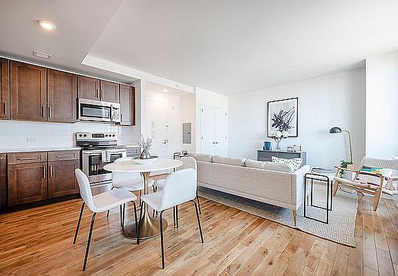 3rd image of 14736 94th Ave APT 20I