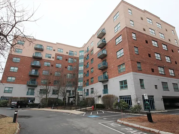 175 Cottage St APT 201, Chelsea, MA 02150