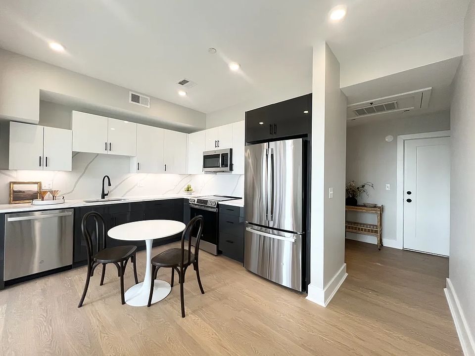 1st image of 379 Washington St #8