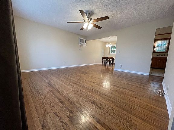 3rd image of 1671 Little Neck Ave