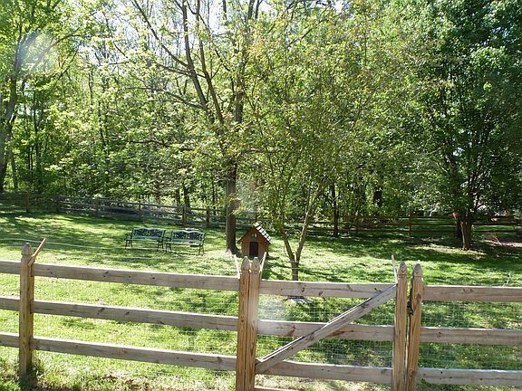 Anothe view of back yard