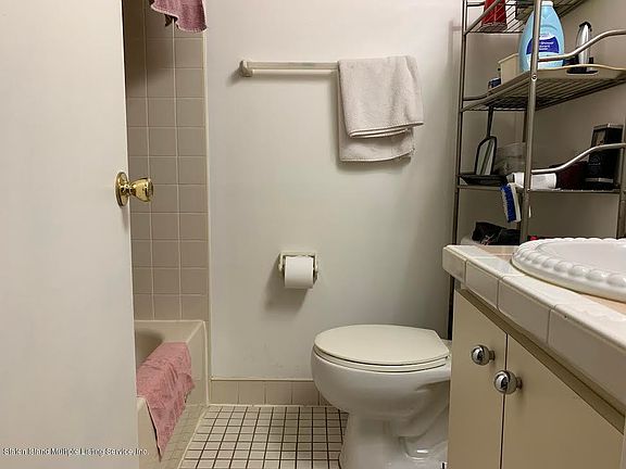 5th image of 282 Wilcox St