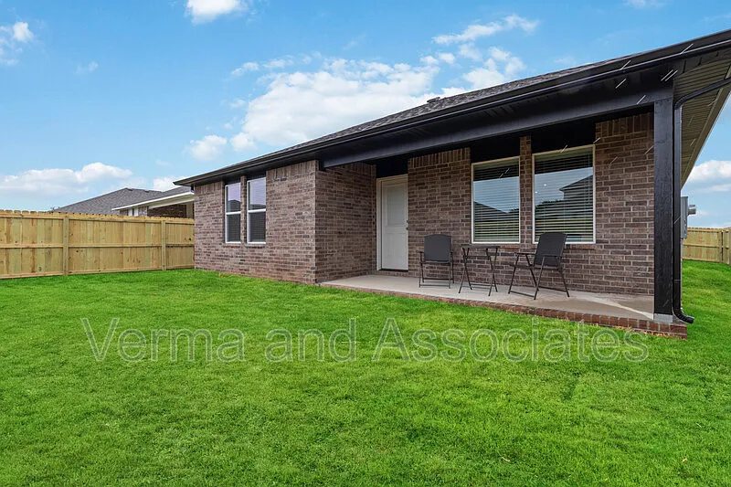 4 bed, 3.0 bath, 1891 sqft, $2,595 — Photo 2