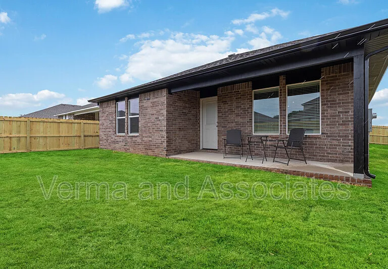 4771 W Folsom St — Photo 2