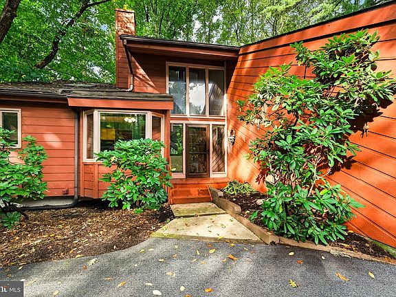 4th image of 502 Saint Annes Ln