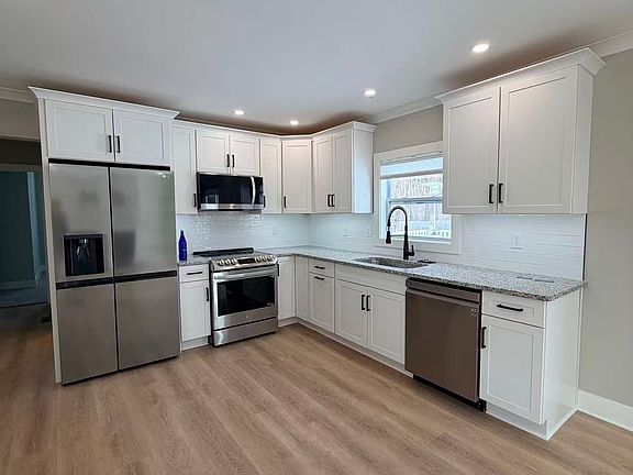 3rd image of 94 Perry St