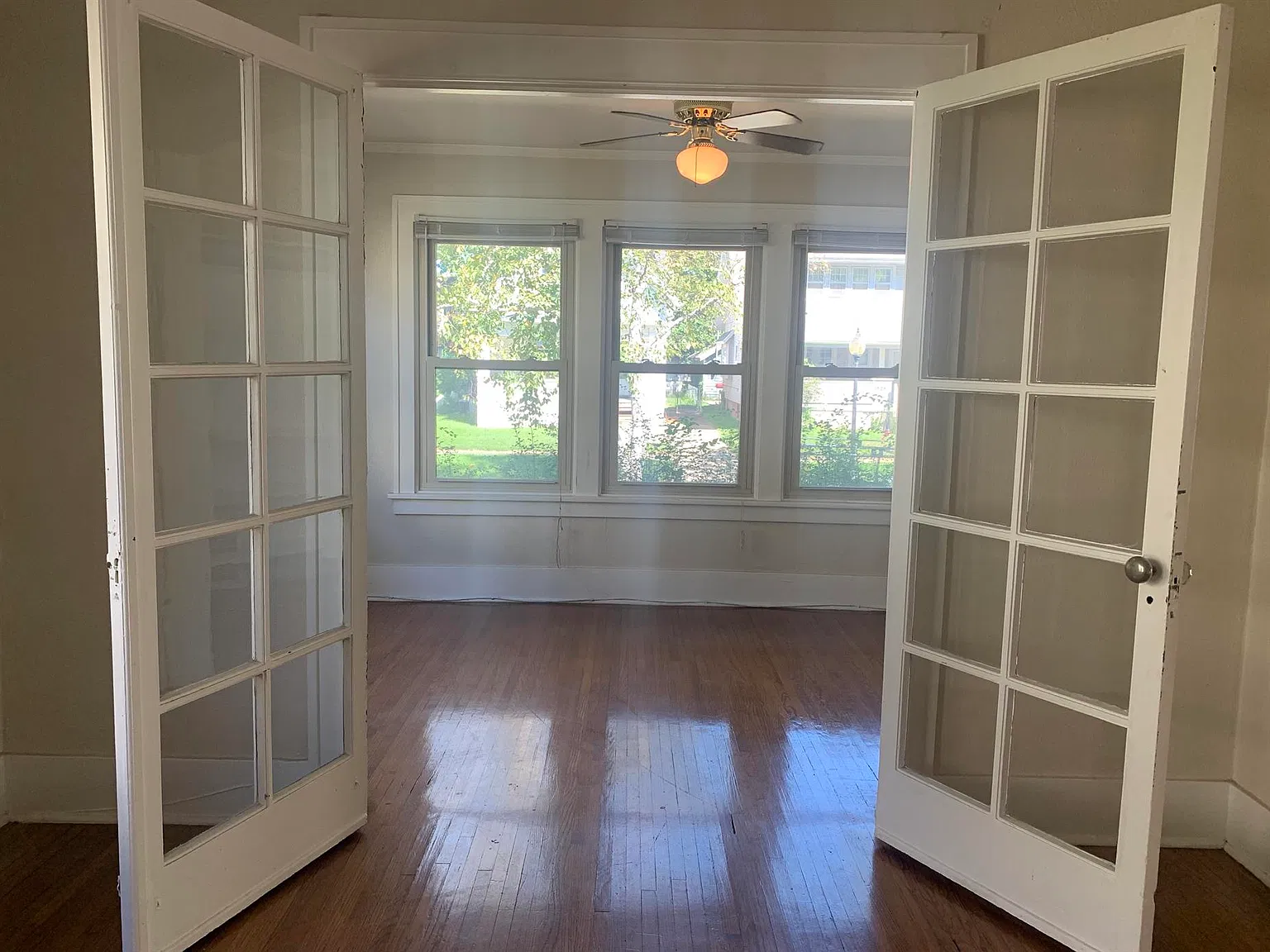 1626 W Ayres Ave — Photo 2