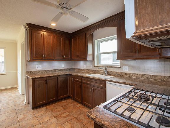 5th image of 18214 Carriage Ln