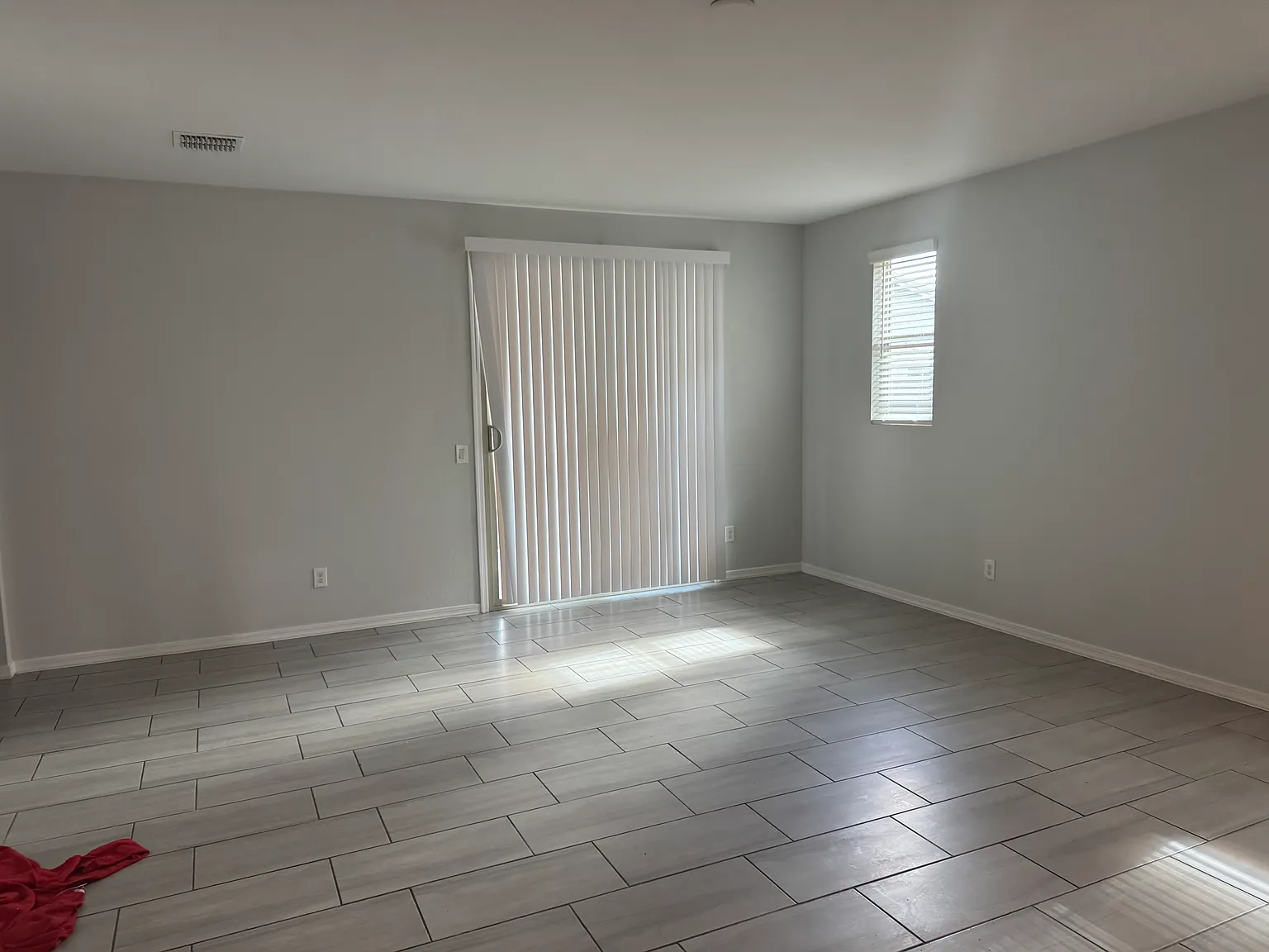 3 bed, 2.5 bath, 2020 sqft, $2,350 — Photo 2