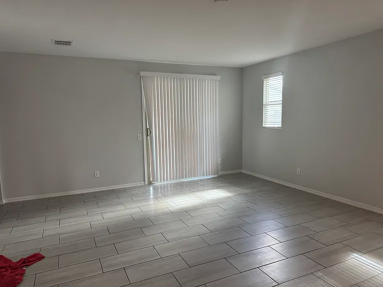 10973 W Polk St — Photo 2