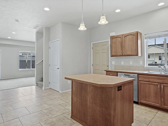 4th image of 711 N Jakeman Ln #711
