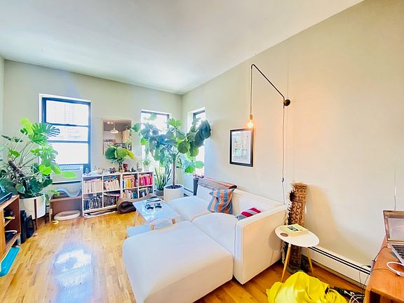 2nd image of 208 Franklin St APT 3L