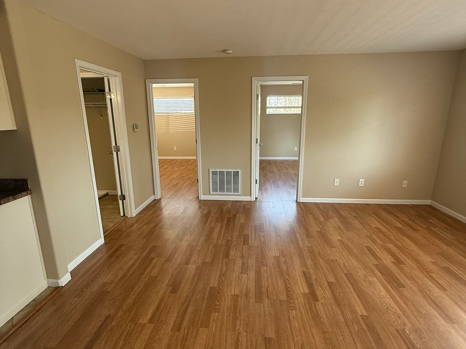 2 bed, 725 sqft, $995 — Photo 2