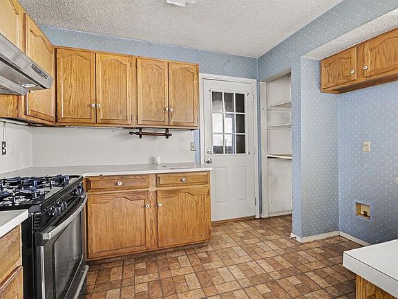 5th image of 6101 SE 85th St