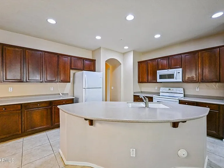 7102 W Katharine Way — Photo 6